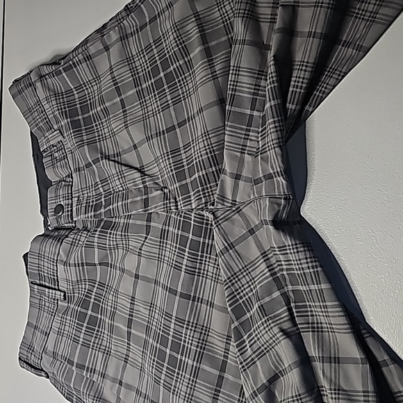 Nike drifit tour performance medium gray and black plaid shorts - Picture 5 of 6